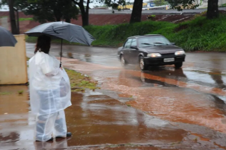 Temporal provoca alagamentos