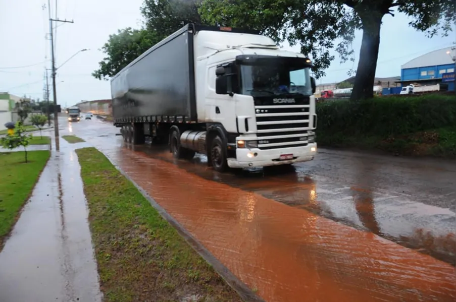 Temporal provoca alagamentos