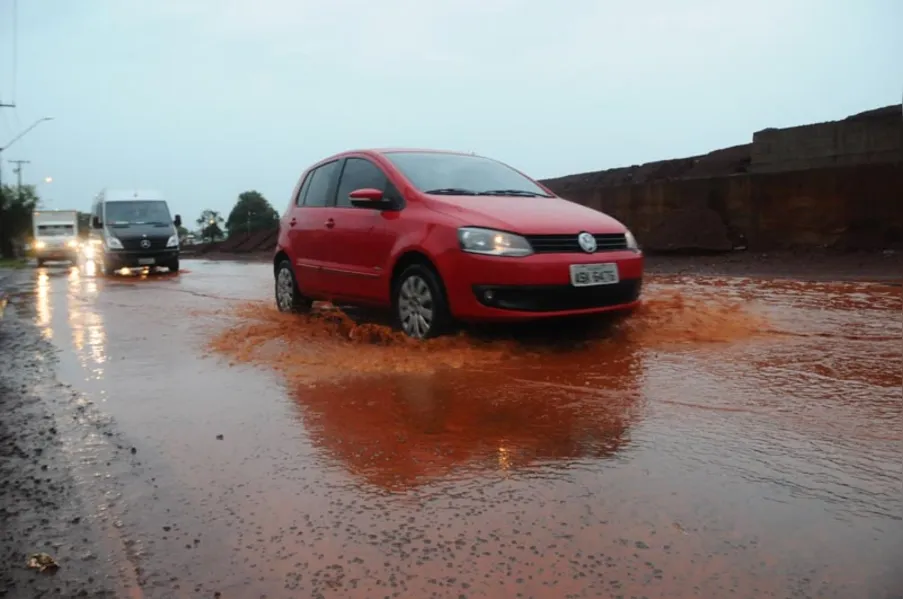 Temporal provoca alagamentos