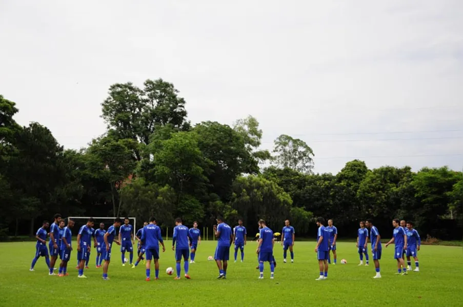 Bruno Batata treina e joga decisão diante do Vila Nova