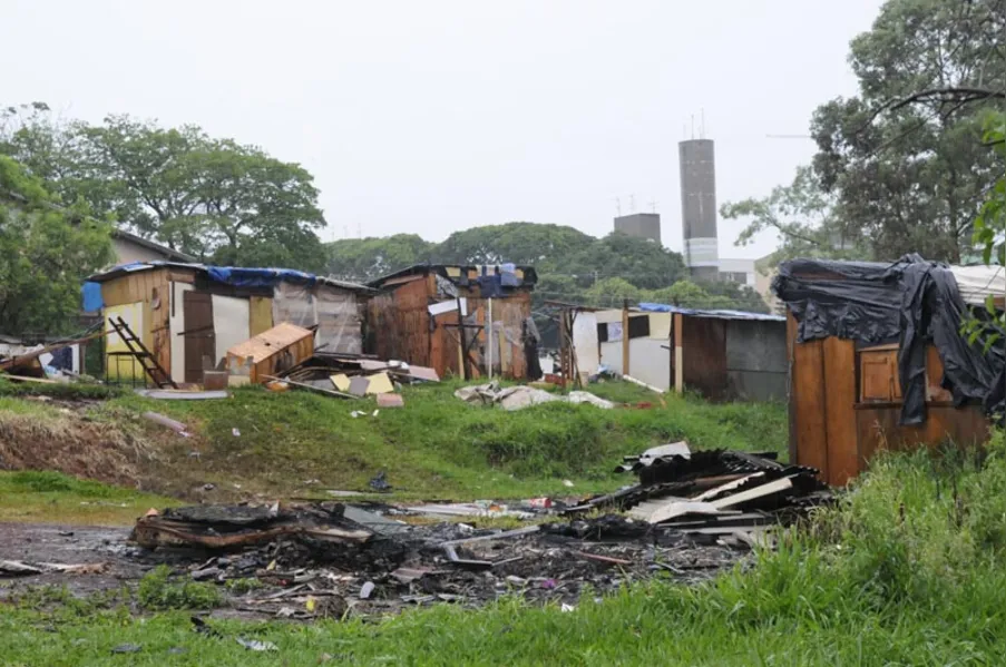Invasores desocupam terreno do CAPC