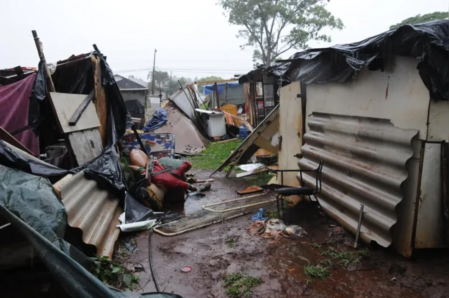 Invasores desocupam terreno do CAPC