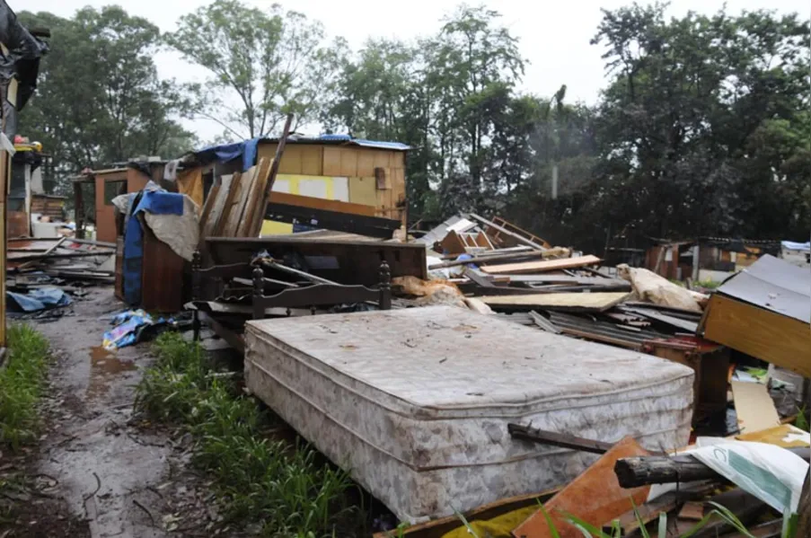 Invasores desocupam terreno do CAPC