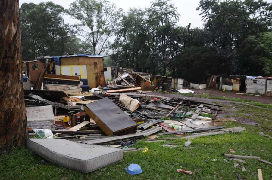 Invasores desocupam terreno do CAPC