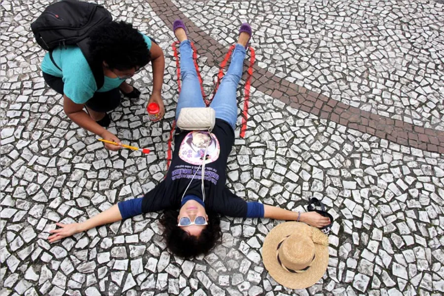 Mulheres vão às ruas contra a violência