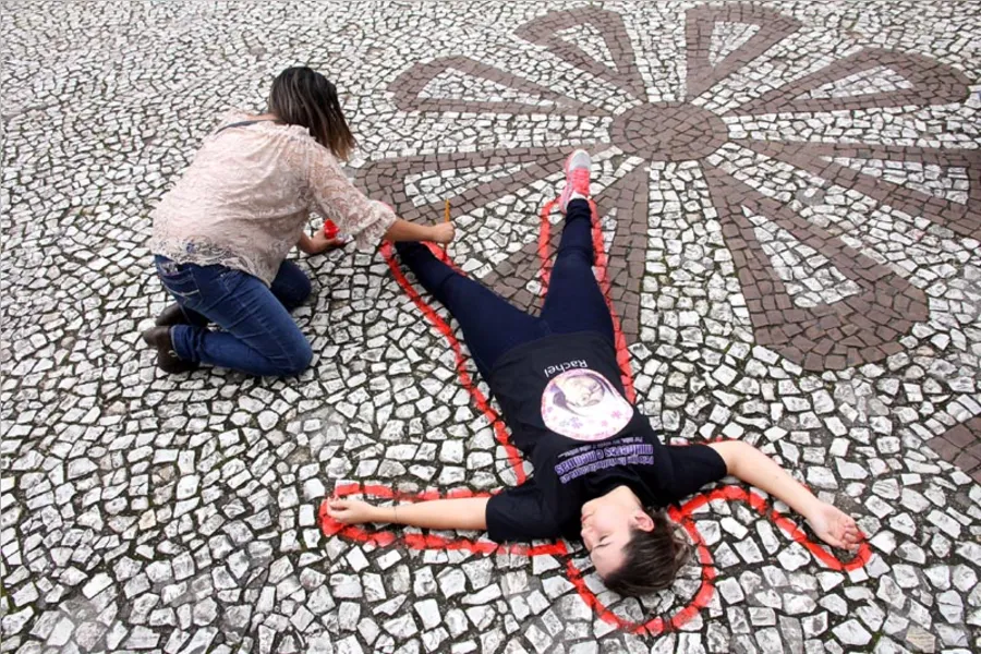 Mulheres vão às ruas contra a violência
