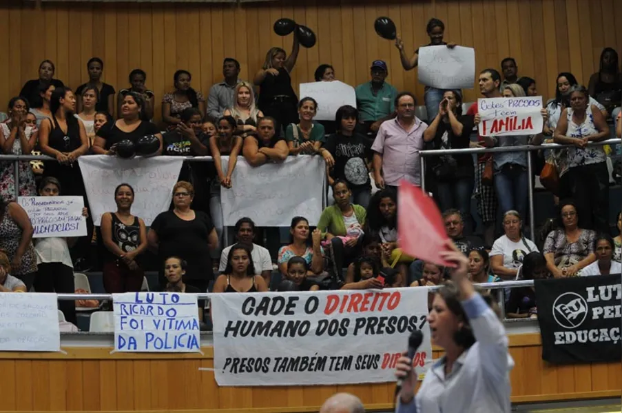 Parentes de presos vão à Câmara cobrar solução