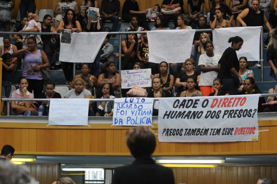 Parentes de presos vão à Câmara cobrar solução