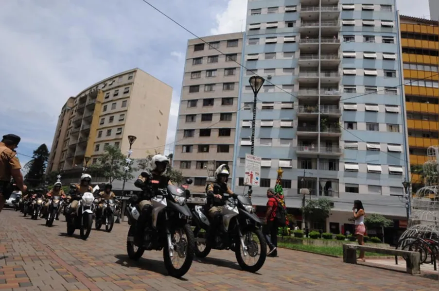 PM reforça patrulhamento em áreas comerciais