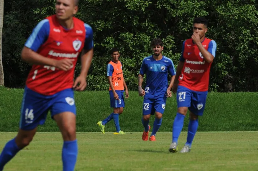 Zagueiro é o primeiro reforço do LEC para 2016