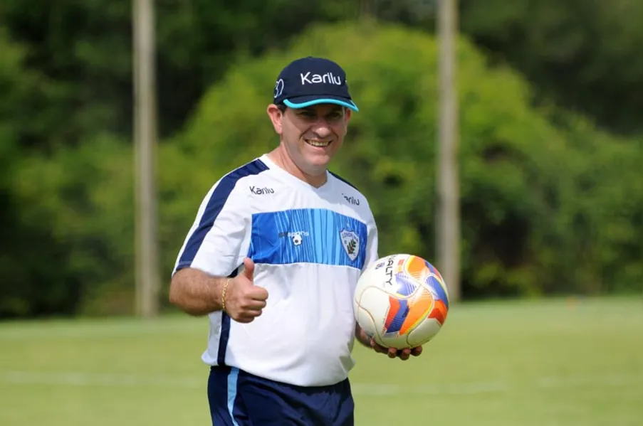 Zagueiro é o primeiro reforço do LEC para 2016