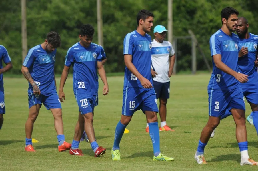 Zagueiro é o primeiro reforço do LEC para 2016