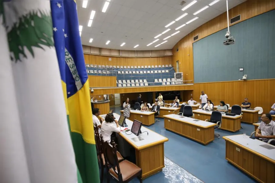 UEL e HU revelam déficit de cerca de 750 servidores