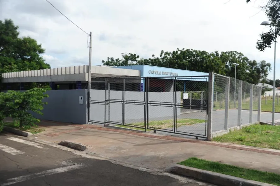 Obra em capela mortuária é alvo de reclamações