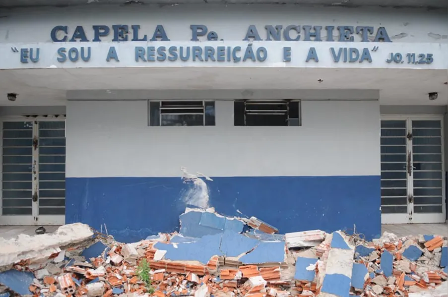 Obra em capela mortuária é alvo de reclamações