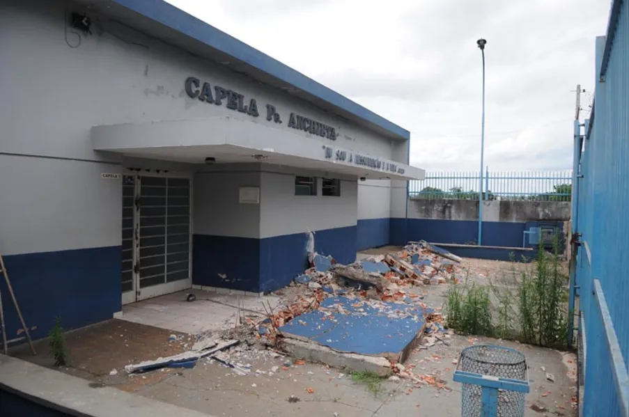 Obra em capela mortuária é alvo de reclamações