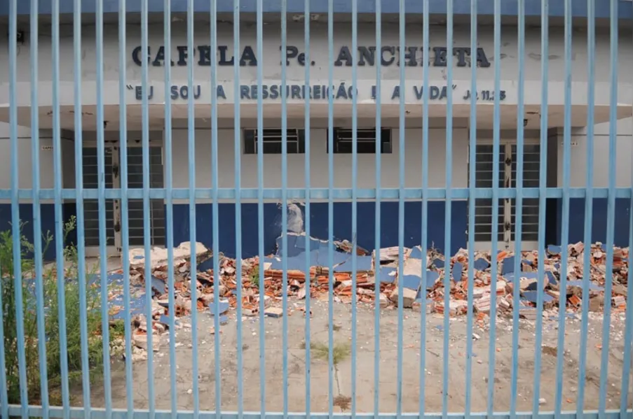 Obra em capela mortuária é alvo de reclamações