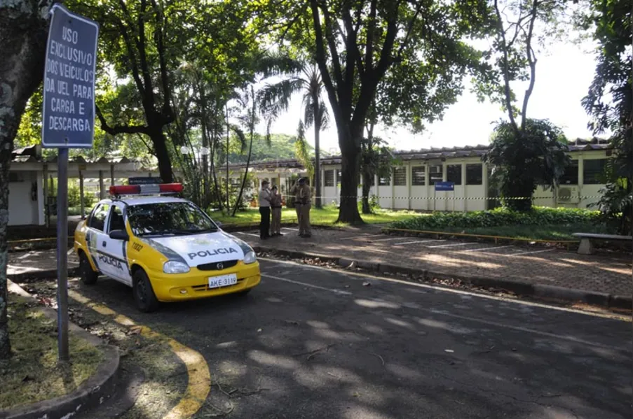 Ladrões tentam explodir caixa eletrônico na UEL