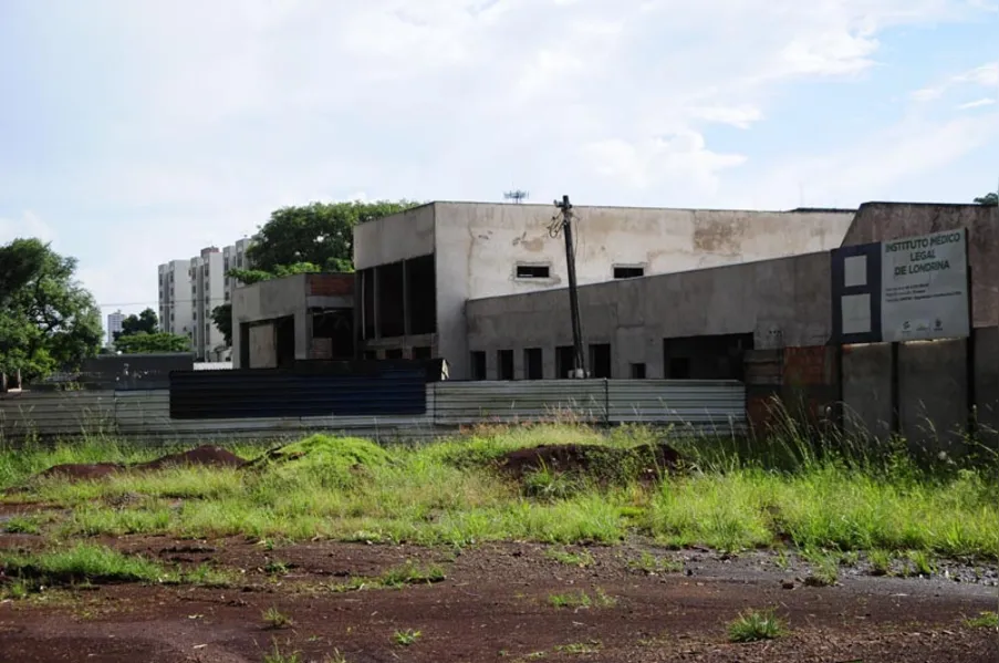 Com obras paradas, Estado renova locação de prédio do IML