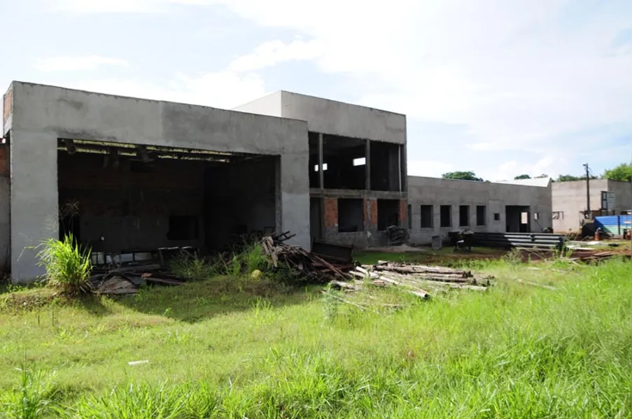 Com obras paradas, Estado renova locação de prédio do IML