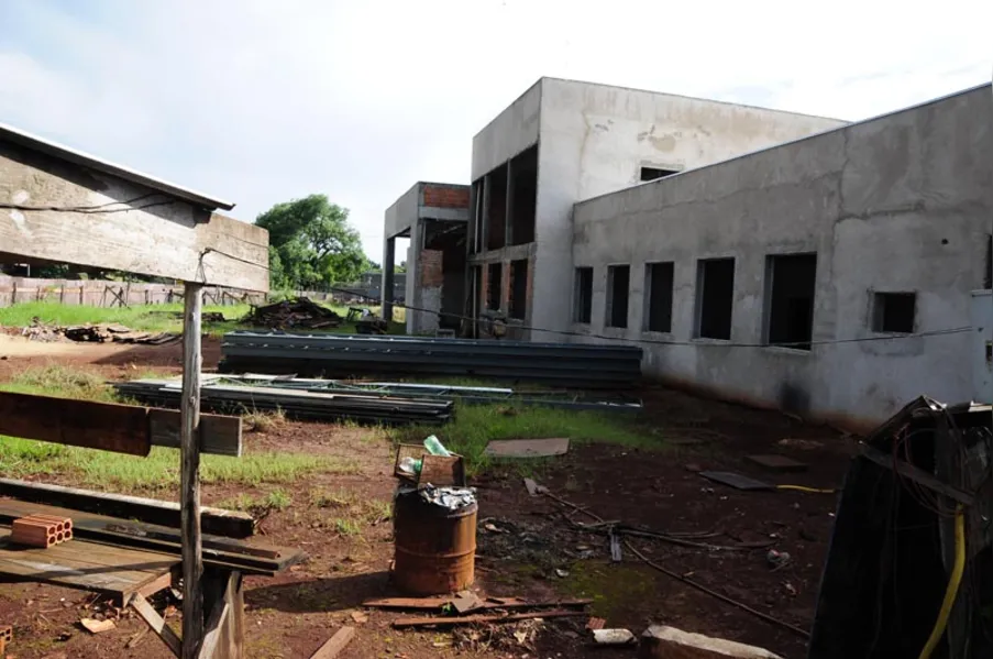 Com obras paradas, Estado renova locação de prédio do IML