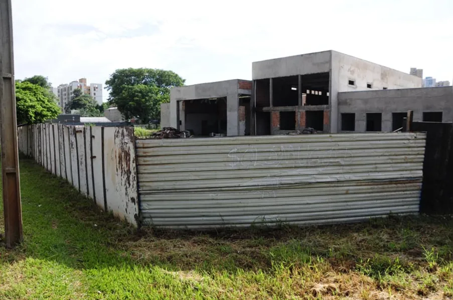 Com obras paradas, Estado renova locação de prédio do IML