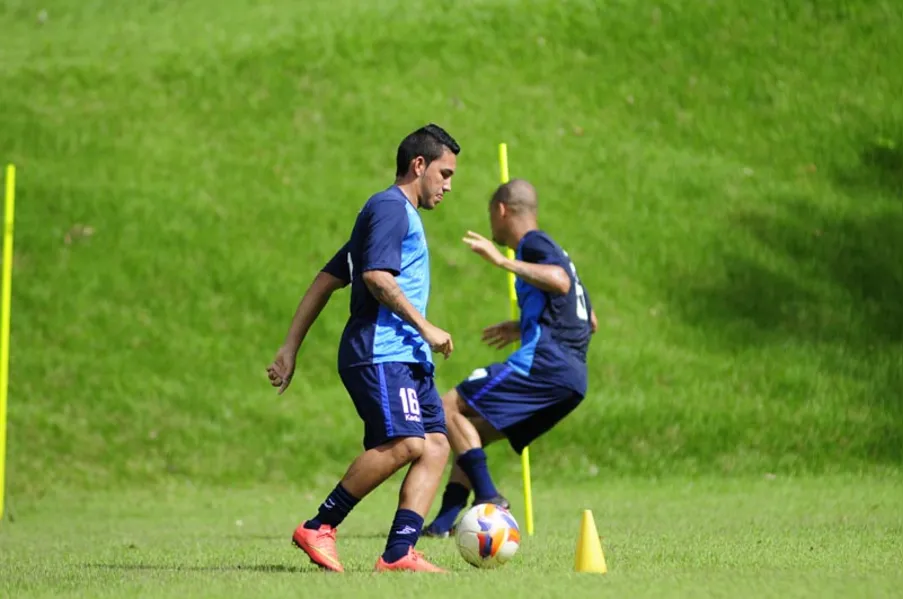 LEC fica sem Celsinho e Léo Moura
