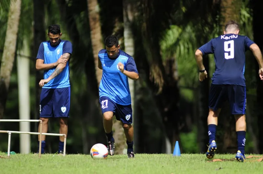 LEC fica sem Celsinho e Léo Moura