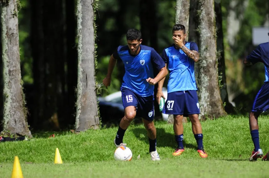 LEC fica sem Celsinho e Léo Moura