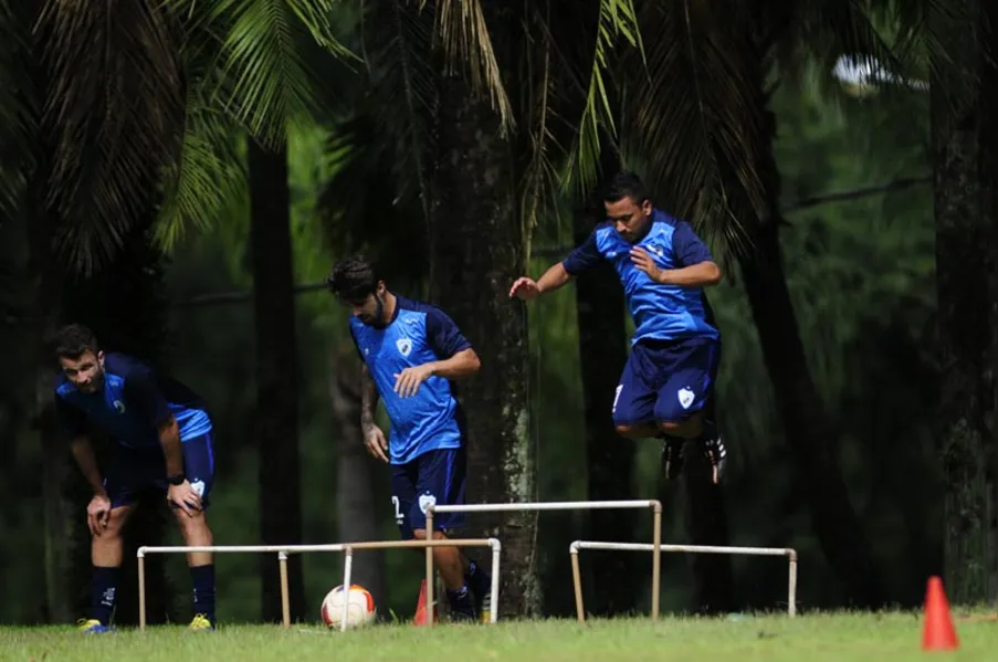 LEC fica sem Celsinho e Léo Moura