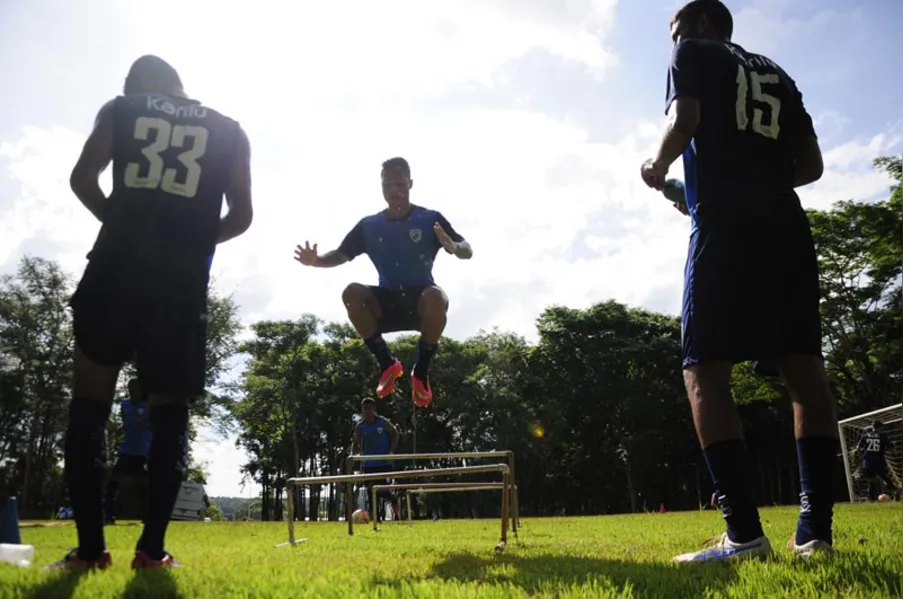 LEC fica sem Celsinho e Léo Moura