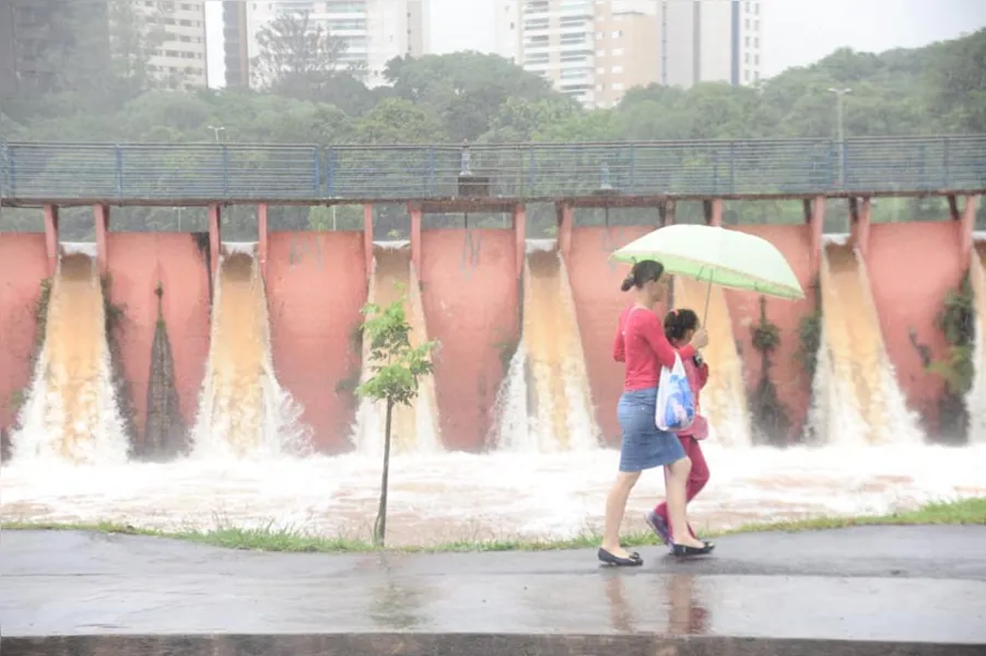 Tempestades deixam mais de cem pessoas afetadas