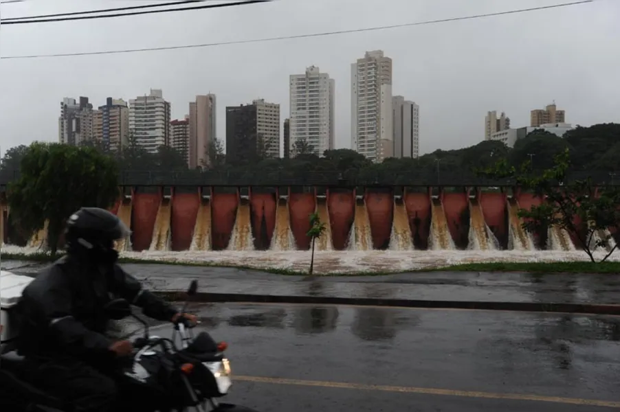 Tempestades deixam mais de cem pessoas afetadas
