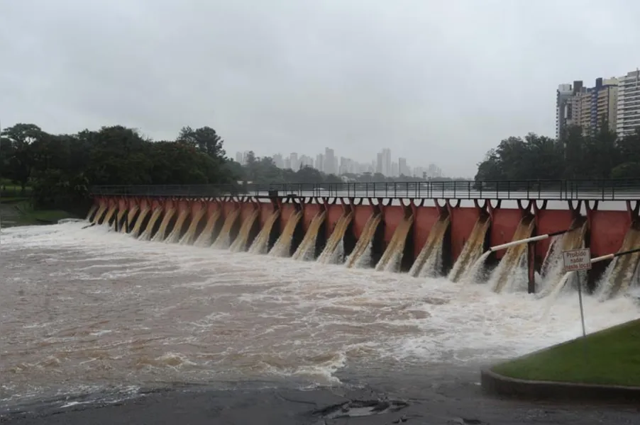Tempestades deixam mais de cem pessoas afetadas