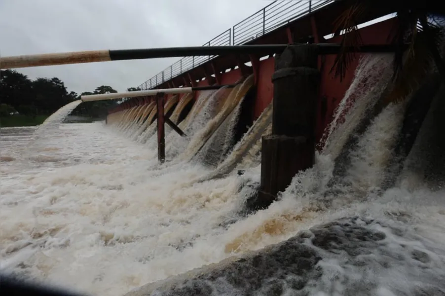 Tempestades deixam mais de cem pessoas afetadas