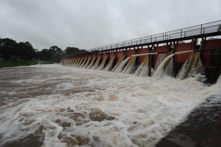 Tempestades deixam mais de cem pessoas afetadas