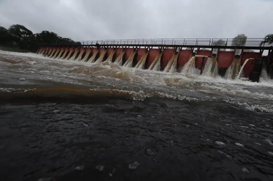 Tempestades deixam mais de cem pessoas afetadas