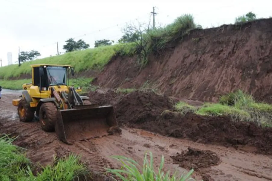 Após chuva recorde, prefeitura decreta estado de emergência