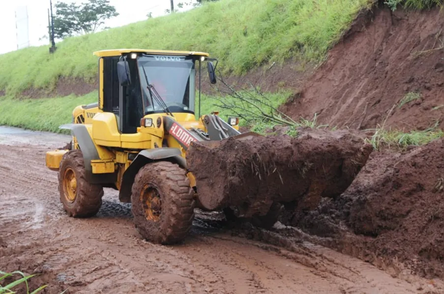 Após chuva recorde, prefeitura decreta estado de emergência