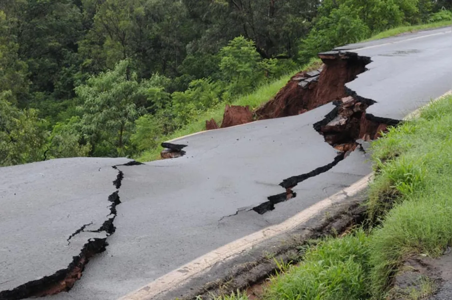 Após chuva recorde, prefeitura decreta estado de emergência