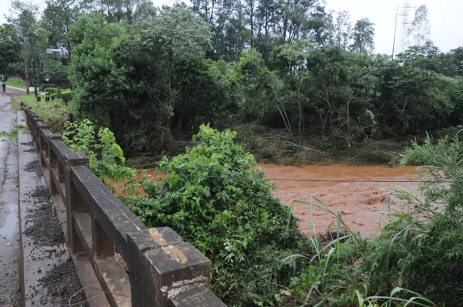 Após chuva recorde, prefeitura decreta estado de emergência