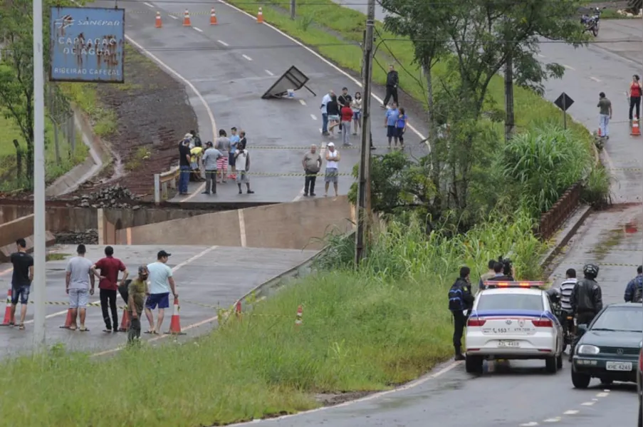 Após chuva recorde, prefeitura decreta estado de emergência