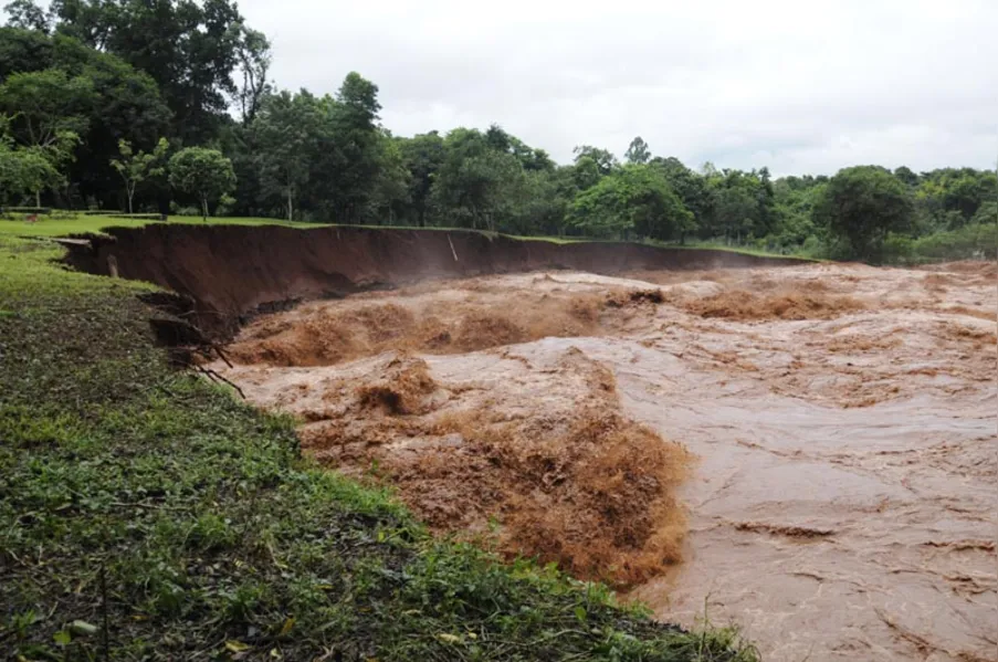 Após chuva recorde, prefeitura decreta estado de emergência