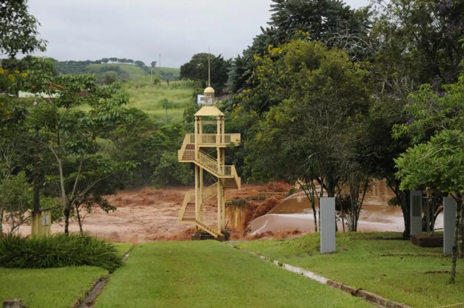 Após chuva recorde, prefeitura decreta estado de emergência
