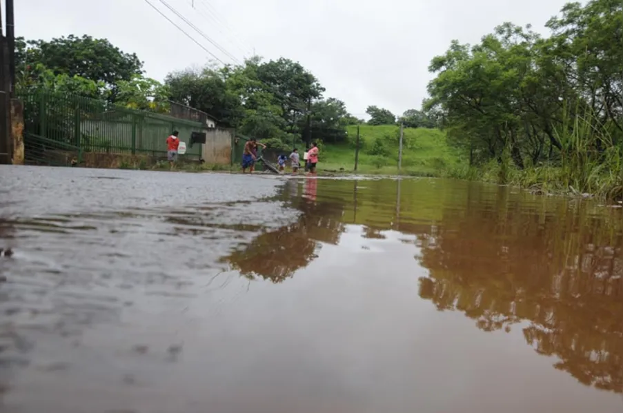 Após chuva recorde, prefeitura decreta estado de emergência