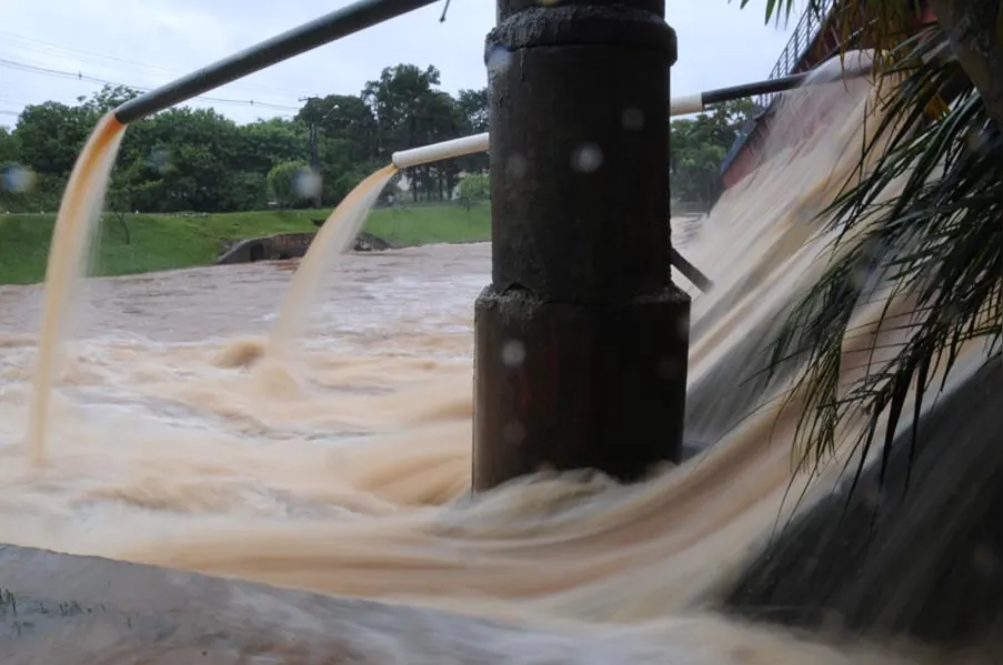 Após chuva recorde, prefeitura decreta estado de emergência