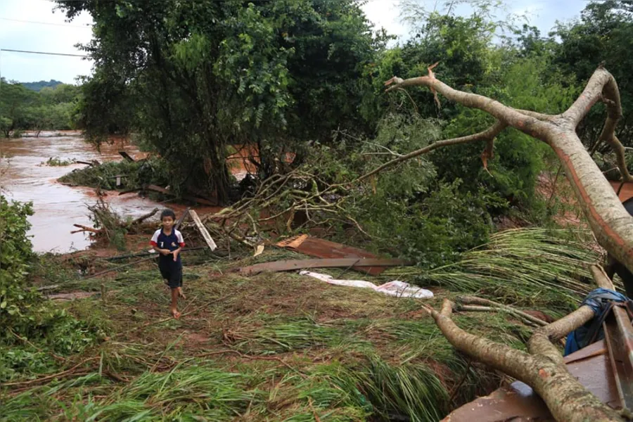 Temporal histórico deixa rastro de destruição