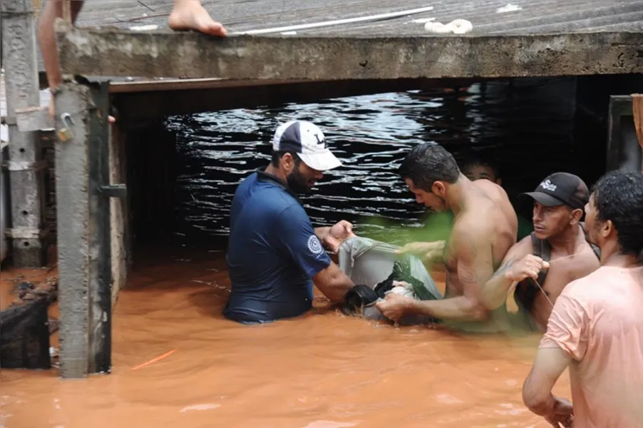 Temporal histórico deixa rastro de destruição