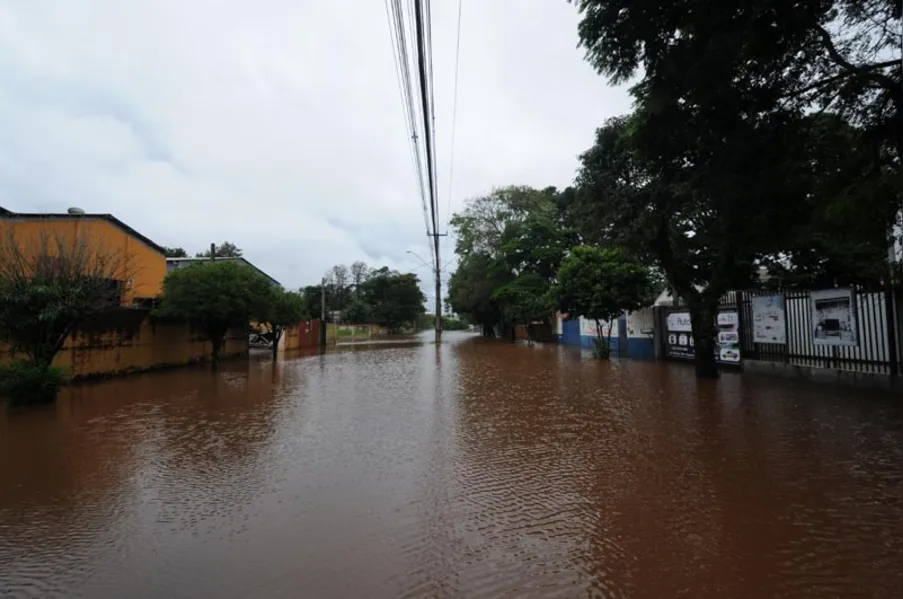 Temporal histórico deixa rastro de destruição