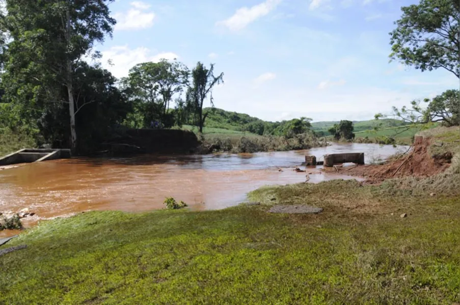 Dois dias após temporal, moradores da zona rural permanecem isolados